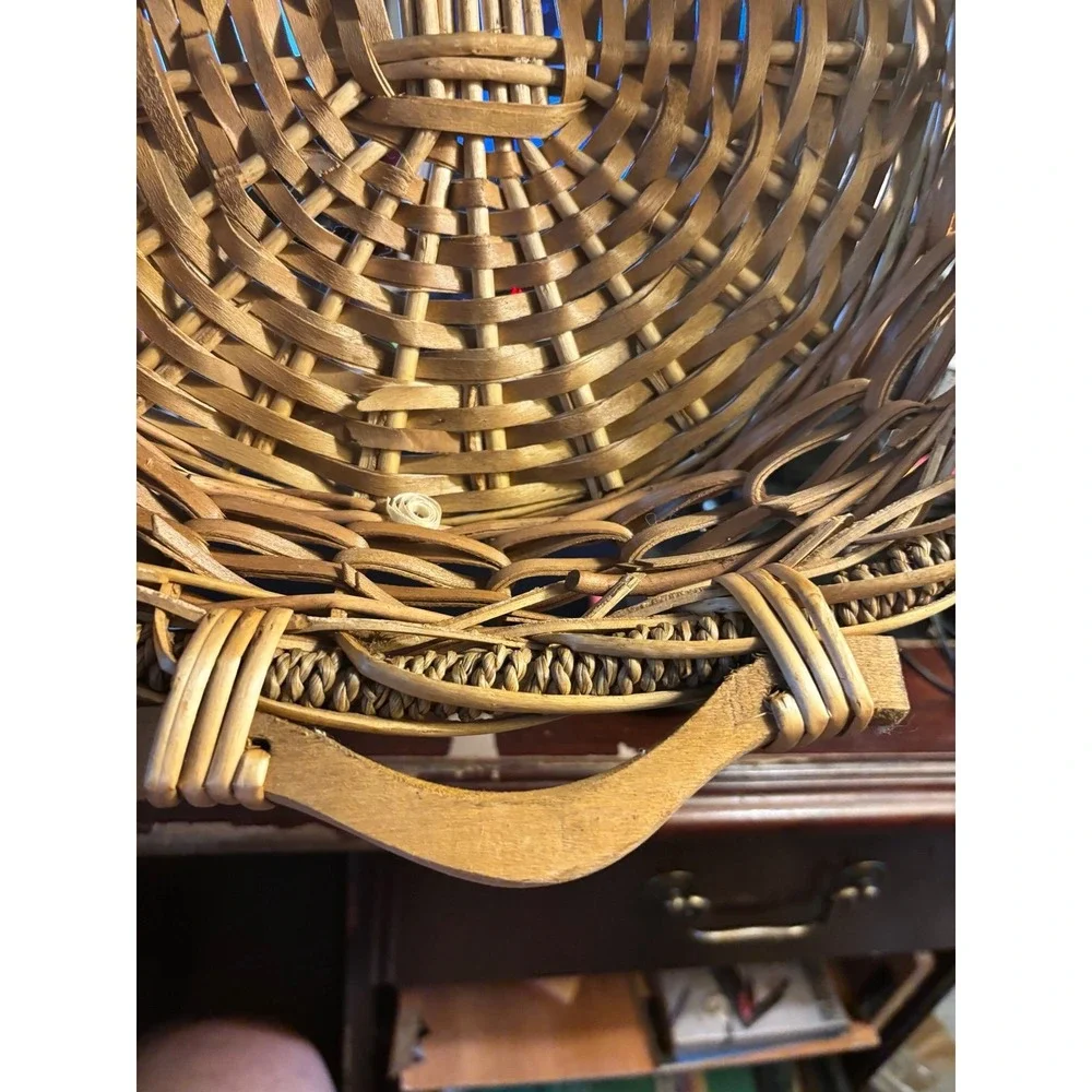 vintage Woven gathering Tray basket Floral Arrangement. Large Money Basket Etc?